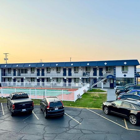 Rodeway Inn Saint Joseph Exterior photo