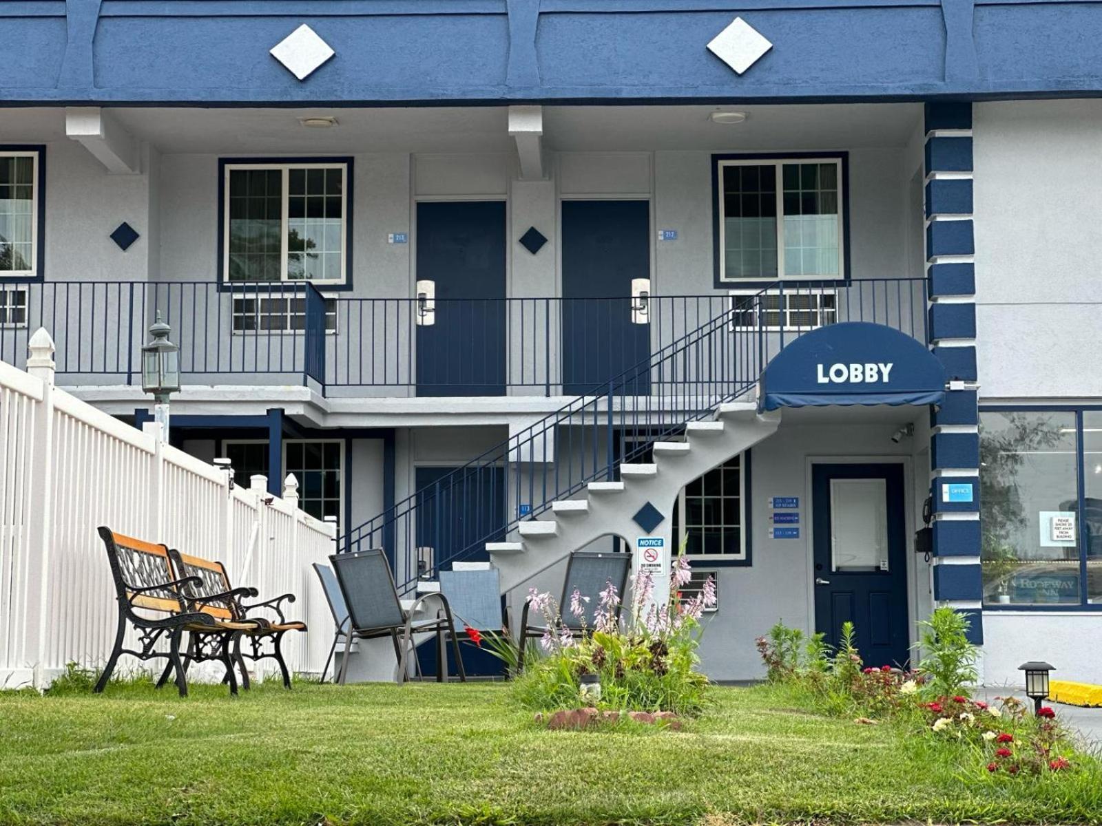 Rodeway Inn Saint Joseph Exterior photo