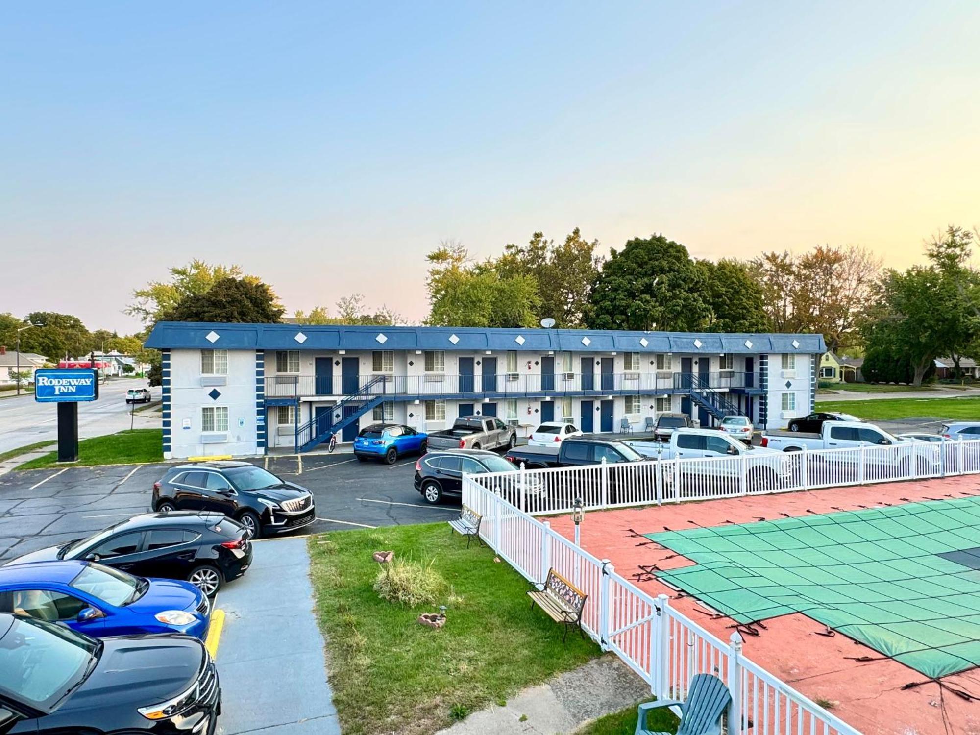 Rodeway Inn Saint Joseph Exterior photo